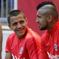 "Los mejores del mundo": la ruta de Conte para unir a Alexis y Vidal