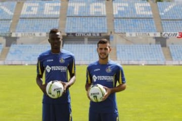 Bernard y Víctor Rodríguez posan como nuevos jugadores del Getafe.