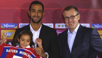 Dreesen, a la izquierda, durante la presentación de Benatia.