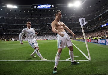 El delantero portugus del Real Madrid, Cristiano Ronaldo, celebr de esta manera el primer gol del equipo madridista durante el encuentro correspondiente a la vuelta de las semifinales de la Liga de Campeones ante la Juventus en 2018.


