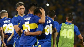 MENDOZA, ARGENTINA - NOVEMBER 03: (L-R) Luis V&aacute;zquez, Carlos Zambrano and Cristian Medina of Boca Juniors celebrate qualifying to the final after winning a semifinal match of Copa Argentina 2021 between Boca Juniors and Argentinos Juniors at Estadio Malvinas Argentinas on November 3, 2021 in Mendoza, Argentina. (Photo by Alexis Lloret/Getty Images)