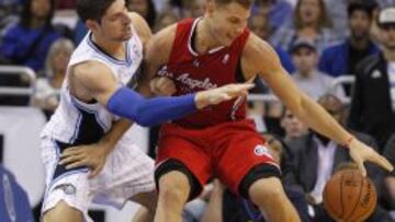 Blake Griffin frente a Nikola Vucevic.