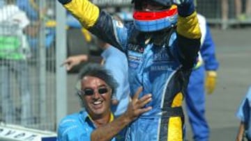 Alonso, con Briatore en Hungría 2003, la primera victoria en F-1 del asturiano.