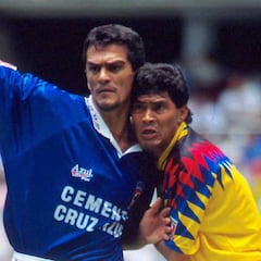 Carlos Hermosillo, máximo goleador del América - Cruz Azul; Oribe aún lejos