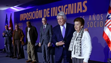 El Atlético honra a sus socios más veteranos