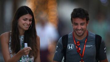 Alonso con su novia Linda.