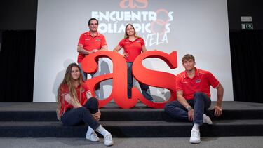 Xisco Gil, director técnico de la Federación, y los regatistas Pilar Lamadrid, Gisela Pulido y Nacho Baltasar, en la redacción de AS.
