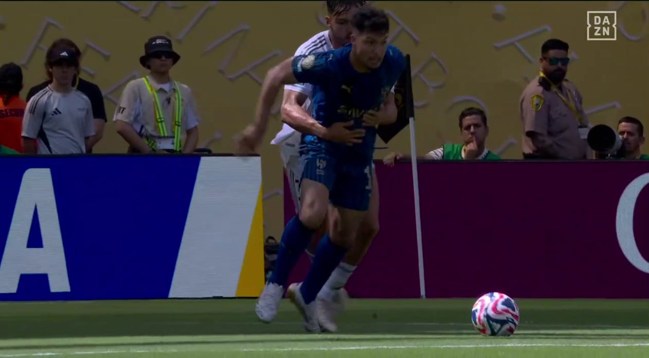 Iturralde: “Para mí no es suficiente para pitar penalti”