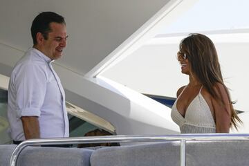 La familia Messi-Roccuzzo disfruta de unas id¨ªlicas vacaciones a bordo de un c¨®modo barco por las costas de las Islas Pitiusas.