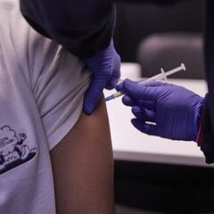 Un hombre de 60 años se vacuna 90 veces contra la COVID