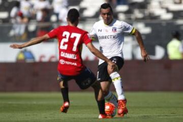 FÃºtbol, Colo Colo v UniÃ³n EspaÃ±ola.
Primera fecha, Campeonato de Clausura 2016.
El jugador de Colo Colo, Esteban Paredes, derecha, disputa el balÃ³n con Pablo Galdames de UniÃ³n EspaÃ±ola durante el partido de primera divisiÃ³n en el estadio Monumental de Santiago, Chile.
16/01/2016
Marcelo Hernandez/Photosport******

Football, Colo Colo v Union Espanola.
First date, Clousure Championship 2016.
Colo Colo's player Esteban Paredes, right , battles for the ball against   of Union Espanola Pablo Galdames during the first division football match at the Monumental stadium in Santiago, Chile.
16/01/2016
Marcelo Hernandez/Photosport