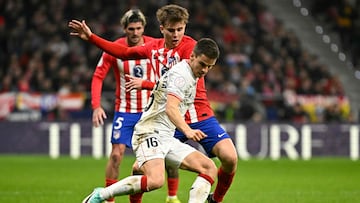 Pablo Barrios y De Paul contra el Athletic.