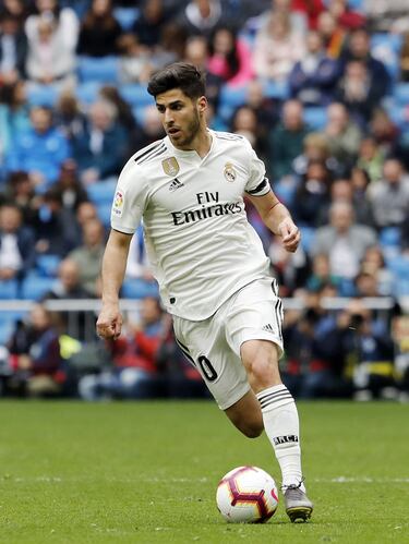 El mallorquín militó en las categorías inferiores del Mallorca y en la temporada 2013-2014 subió al primer equipo, donde estuvo hasta el 2015. En 2016 llegó al Real Madrid.