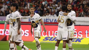 Pumas' Brazilian forward #23 Juninho Vieira (R) celebrates with teammates after scoring his team's second goal during the Liga MX Clausura tournament football match between Atlas and Pumas at Jalisco Stadium in Guadalajara, Mexico, on February 7, 2026. (Photo by Roberto ANTILLON / AFP)