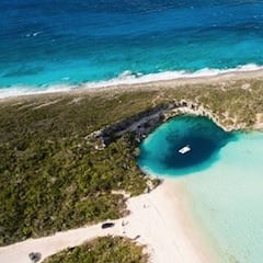 Doble récord del mundo de apnea en el agujero azul de Dean