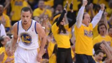 Curry, Nicole Curra y Joe Lacob, durante las últimas Finales.