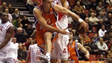 Nymburk sirve en bandeja liderato al Valencia Basket