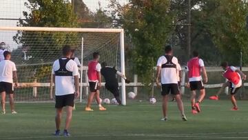 La espectacular tapada doble de Carabalí en la práctica alba