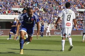 Leandro Benegas celebra su primer gol con la camiseta azul.