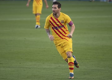 El jugador que a?o tras a?o se mantiene como uno de los que m¨¢s ingresa. Supera los 100 millones de euros anuales de ingreso. El Barcelona le abona anualmente cerca de 50 millones netos para mantenerlo en su plantilla. Este a?o acaba contrato, y a eso hay que sumarle sus campa?as publicitarias con Pepsico (anuncios de Lays, por ejemplo), lo que le convierte en el jugador que m¨¢s dinero ingresa anualmente.