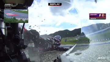 Jorge Martín se va al suelo con la Aprilia durante el GP de Austria de MotoGP en el Red Bull Ring.