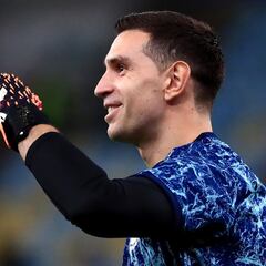 Emiliano Martínez confiesa que se disculpó con Mina por el penal