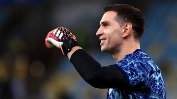 Emiliano Martínez, portero de la Selección de Argentina, señaló en Olé que le escribió a Yerry Mina para pedirle disculpas al defensor luego de lo ocurrido