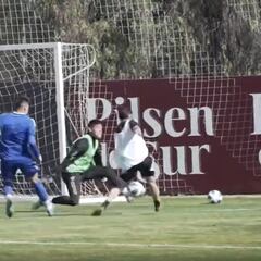 ¡Golazo y asistencia!: Marco Rojas se luce en amistoso de Colo Colo