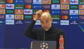 La peculiar forma de Guardiola de dar un palo al árbitro por el penalti a favor del City