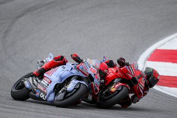 Corría la vuelta 21 y los dos pilotos de Ducati se disputaban la quinta plaza.