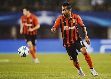 El jugador de Duque de Caxias llegó al Shakhtar Donetsk en la temporada 15/16 procedente del Club de Regatas Vasco da Gama. Tras ello se fue al Jiangsu FC (1994-2021) chino. Actualmente juega de centrocampista en el C. R. Vasco da Gama del Campeonato Brasileño de Serie A


