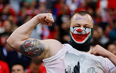 Seguidor de la selección de Serbia.