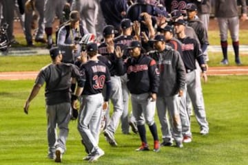 La Serie Mundial está a pedir de boca. Los Indios de Cleveland toman ventaja de la serie 3-2 ante los Cachorros. El primer equipo que logre cuatro victorias será el nuevo campeón de la MLB.
Sexto juego 1 de noviembre, si los Indios pierden se definirá el título un día después. 