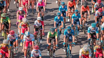 Ciclistas en la Vuelta a San Juan