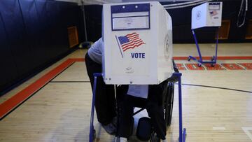 Muhammad Aziz works on his ballot at a polling center on Election Day in the Manhattan borough of New York City, U.S., November 5, 2024. REUTERS/Kent J Edwards