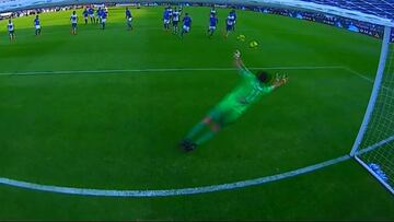 El potente tiro libre de Nicolás Castillo que dio en el palo