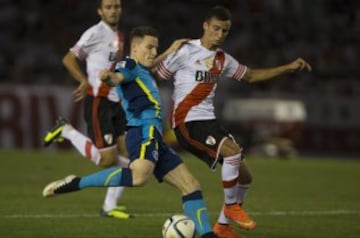 Gameiro y Emanuel Mammana.