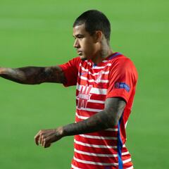 El Chelsea ofrece a Kenedy para abaratar a Koundé