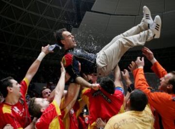 El año 2005 España ganó su primer Campeonato de Mundo de Balonmano. Fue el 6 de febrero y la final la jugó contra Croacia.
Manto al entrenador Juan Carlos Pastor.
  