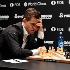 Carlsen y Caruana firman las novenas tablas en el Mundial