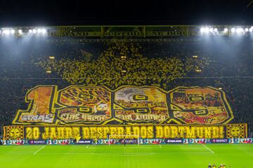 El estadio del Borussia de Dortmund, Signal Iduna Park, es uno de los feudos más famosos y con mayor ambiente de Europa. Situado  en la ciudad de Dortmund, en el estado federado de Renania del Norte-Westfalia, al oeste de Alemania. Es el quinto estadio más grande de Europa, y el tercer hogar más grande de un club europeo de primer nivel después del Camp Nou y el Estadio Santiago Bernabéu.