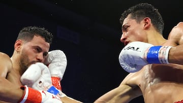 Rafael ‘El Divino’ Espinoza le arrebata el campeonato de peso pluma de la OMB a Robeisy Ramírez