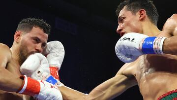 Rafael ‘El Divino’ Espinoza le arrebata el campeonato de peso pluma de la OMB a Robeisy Ramírez
