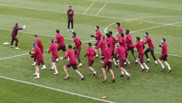 El Atl&eacute;tico de Madrid en un entrenamiento bajo la mirada de Simeone