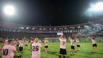 Los hinchas del Palermo arroparon al equipo antes de su desaparición