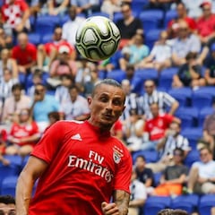 Fejsa, del Benfica, es una opción para la medular del Alavés