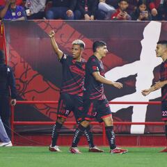 ¿América encontró competencia para Zendejas?