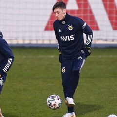 Ozil: "Siempre quise ir a ver un partido del Fenerbahce cuando estuve en otros eqipos"