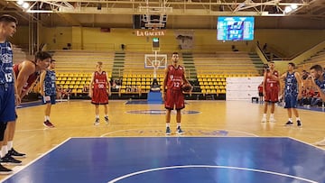 Álex Llorca se prepara para lanzar un tiro libre ante el Gipuzkoa.