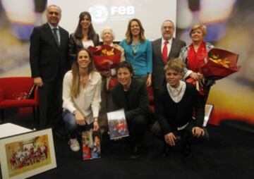 Ana Muñoz, María Fanjul, Amaya Valdemoro y Amanda Sampedro relataron su camino al éxito en el Foro 2014 AS. Durante el acto se homenajeó a la pionera del basket Encarnación Hernández.